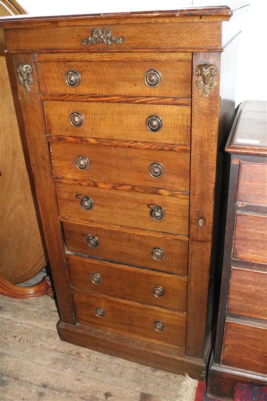 Wellington chest